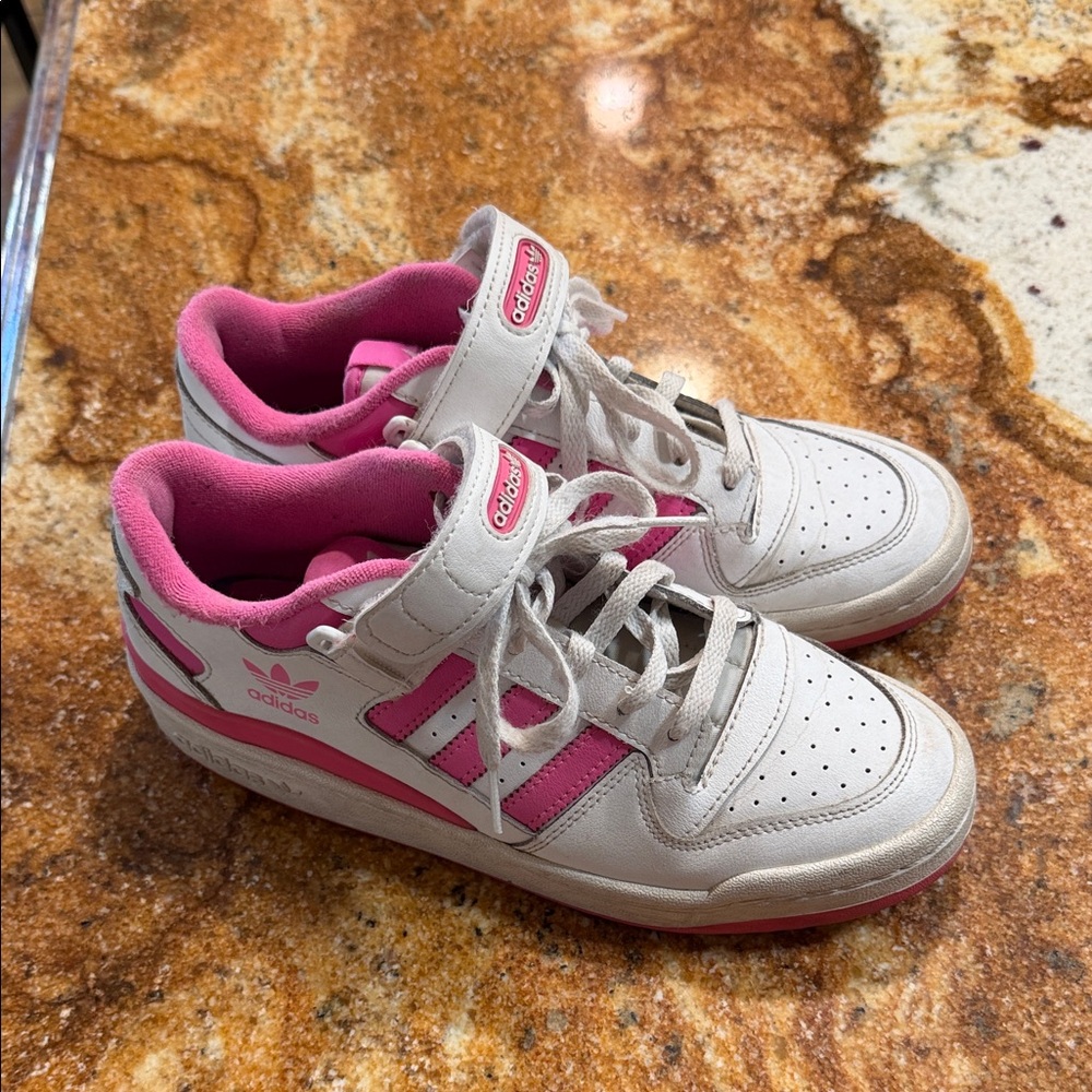 Adidas Sneakers in White and Pink